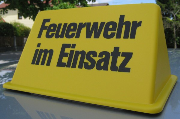 feuerwehr-zubehoer-dachaufsetzer-dachschild-auto-feuerwehr-im-einsatz-hsw91392